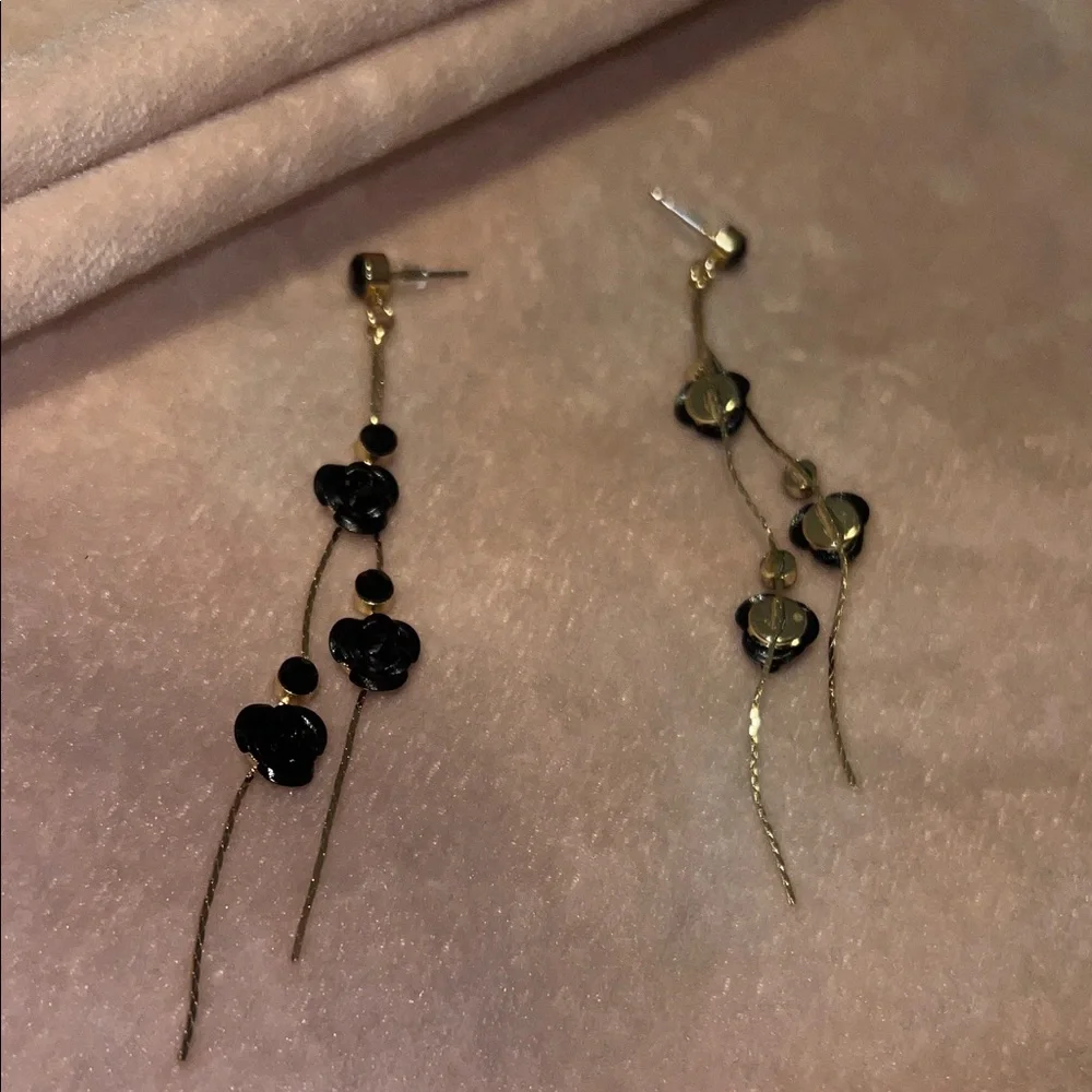 Chic Black and Gold Floral Dangle Earrings - Picture 3 of 3
